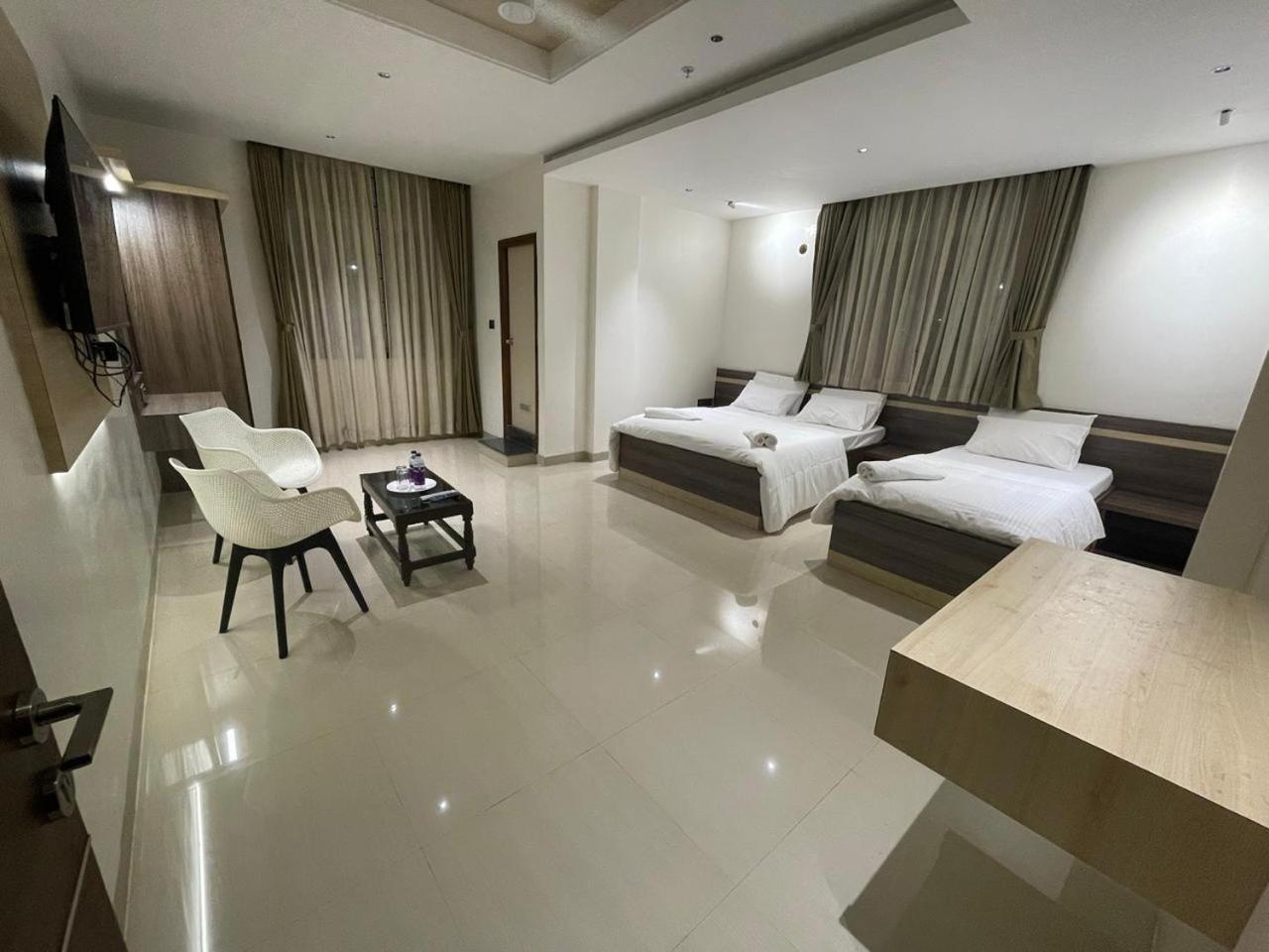 Model Grand Inn 贝拉里 外观 照片