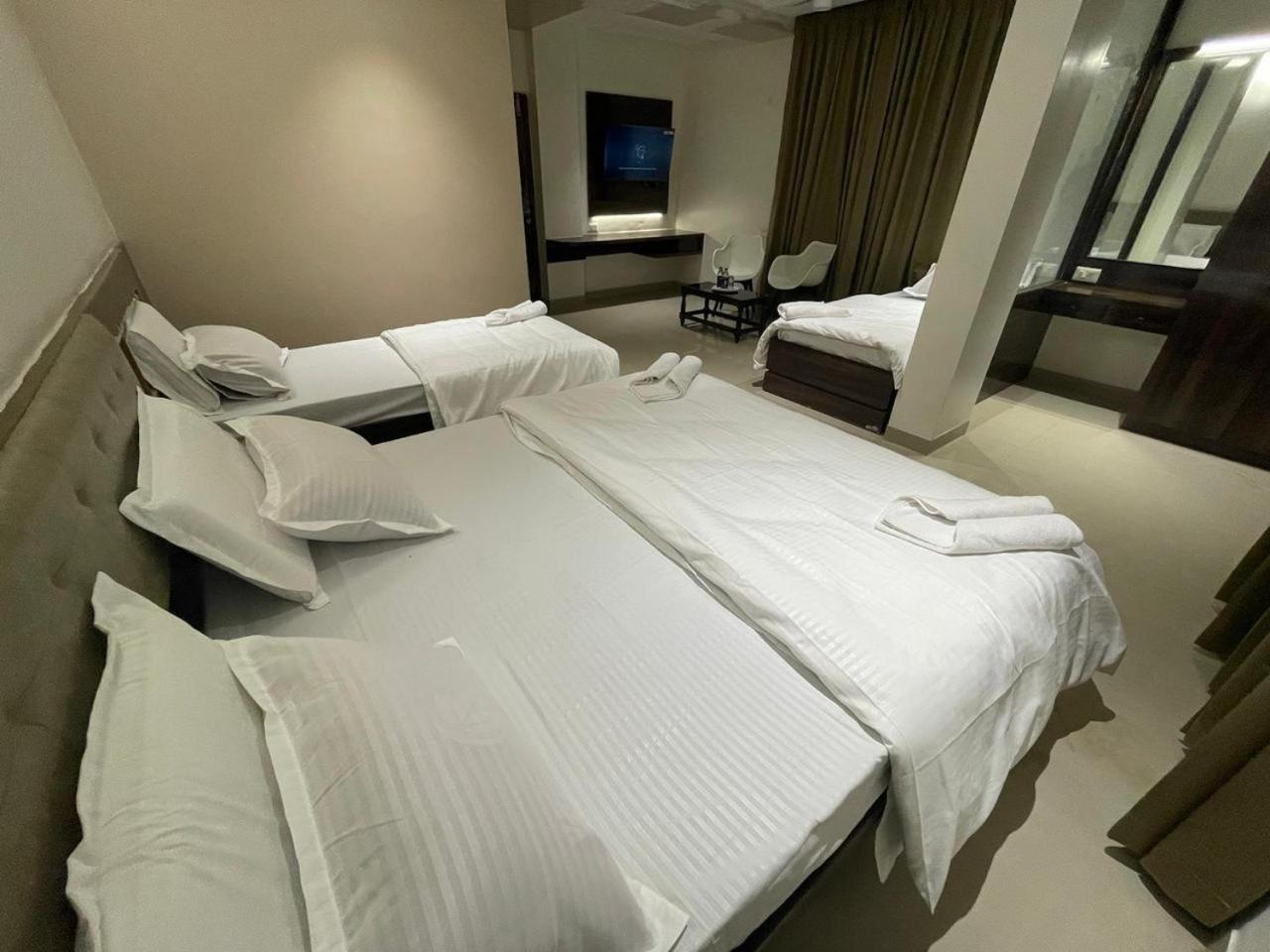 Model Grand Inn 贝拉里 外观 照片