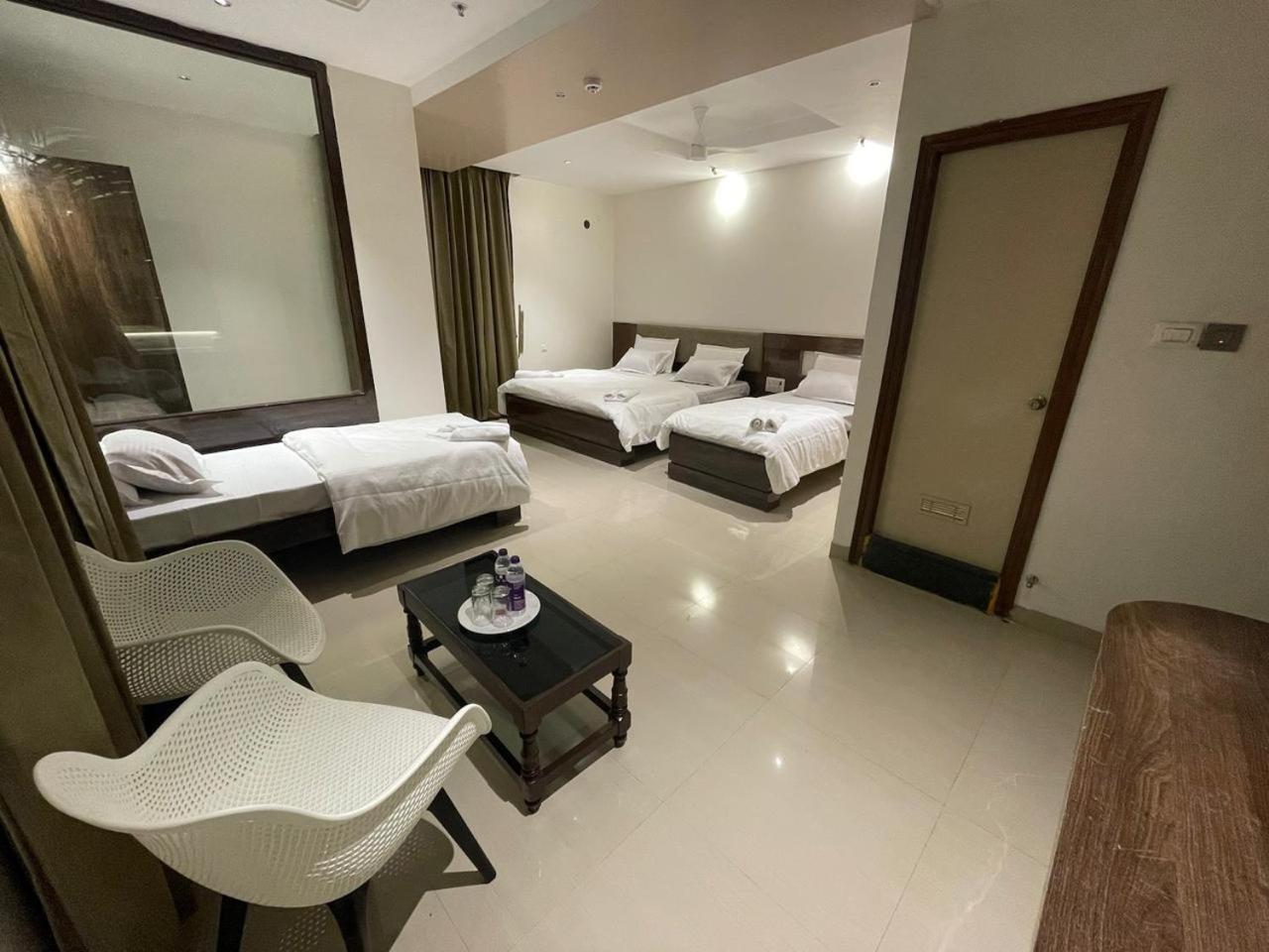 Model Grand Inn 贝拉里 外观 照片
