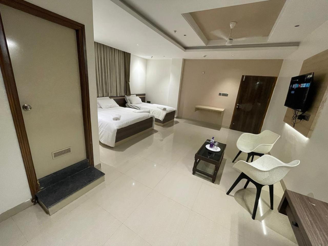 Model Grand Inn 贝拉里 外观 照片