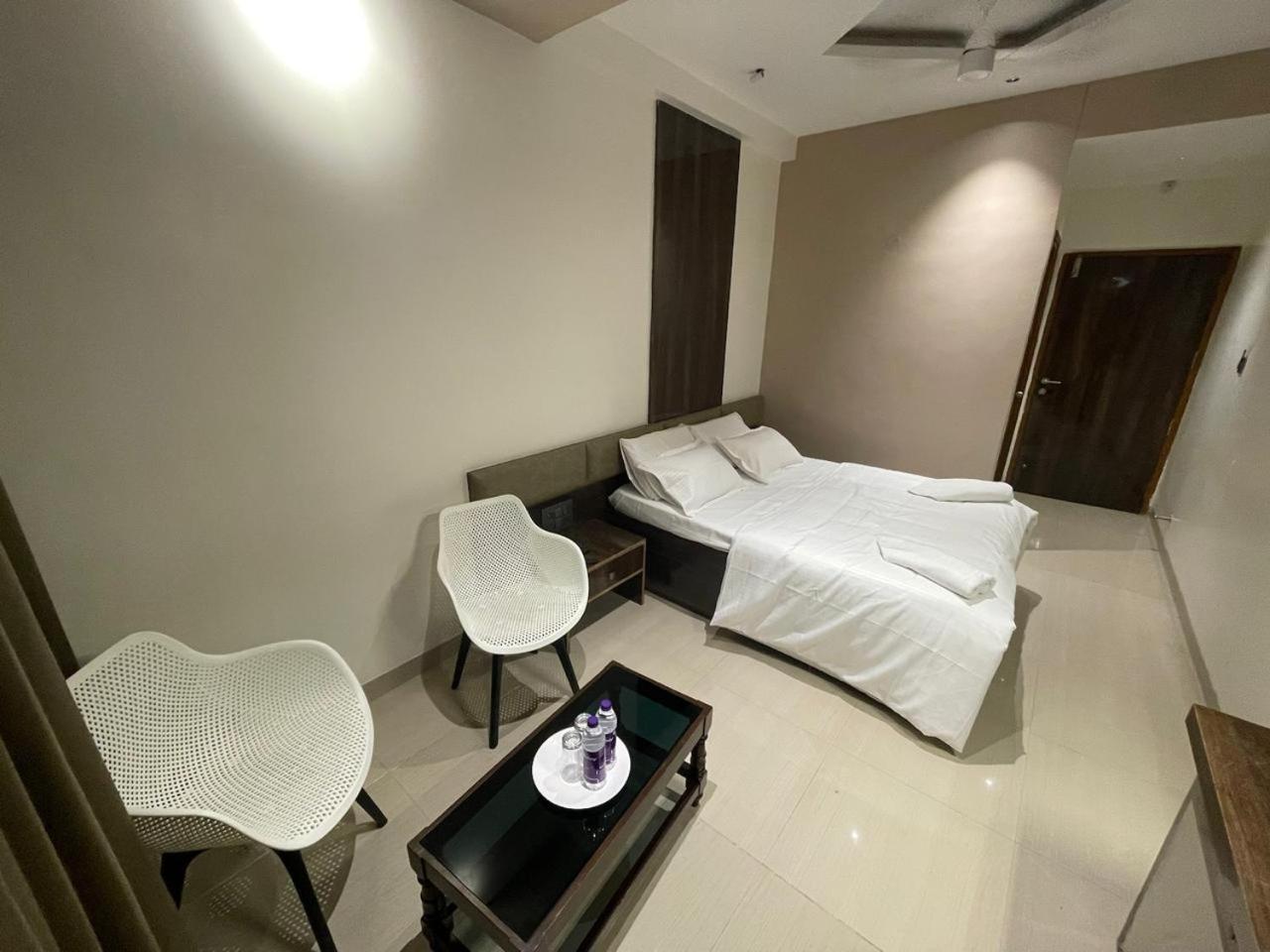 Model Grand Inn 贝拉里 外观 照片